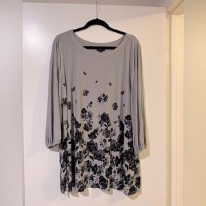 J. Jill Gray Tunic with Black Floral Design 2x 3/4 sleeve